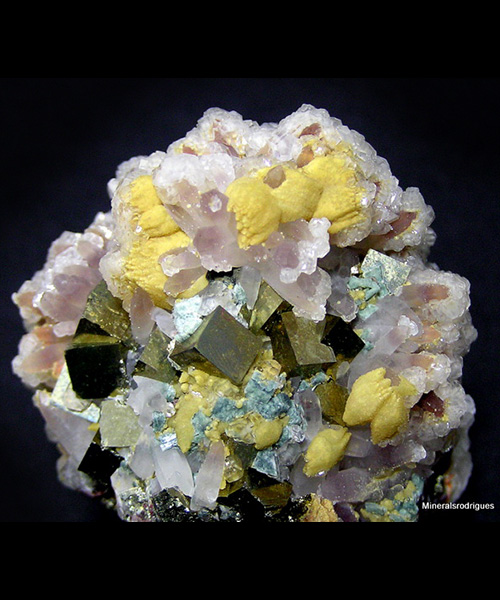 QUARTZO(VAR: AMETISTA), PIRITE, CALCITE